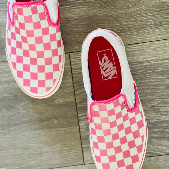 COPY - New vans pink checker shoes. - Picture 3 of 6